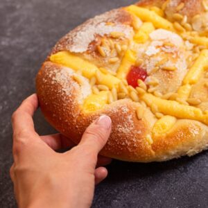 Coca de brioix amb crema